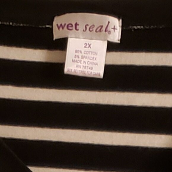 Wet Seal + Women's Black White Striped V-Neck Top LS Tee Plus Size Please Read - Picture 2 of 10